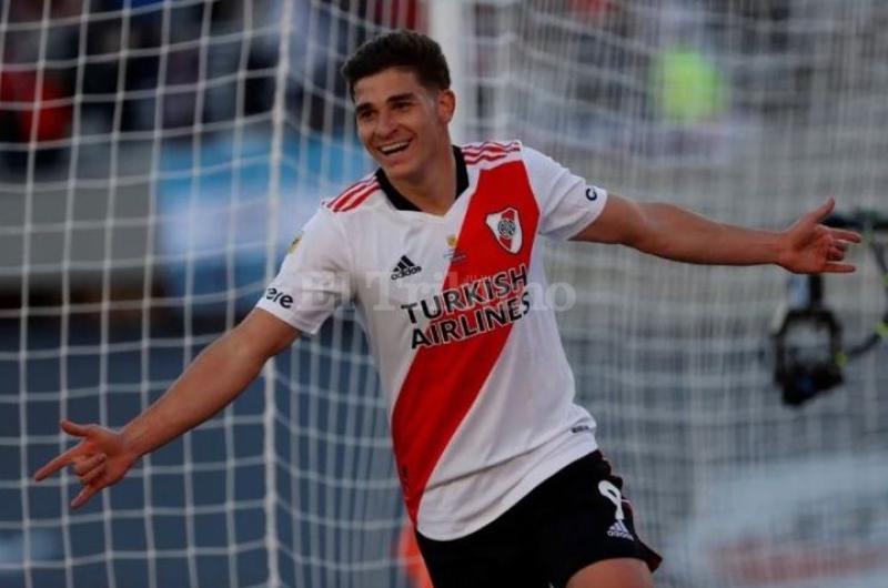 Juliaacuten Aacutelvarez ya es jugador del Manchester City